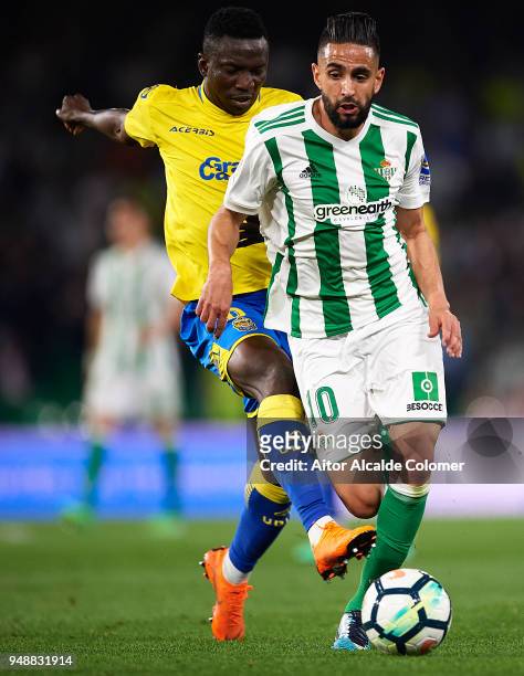 Oghenekaro Peter Etebo of Union Deportiva Las Palmas competes for the ball with Ryad Boudebouz of Real Betis Balompie during the La Liga match...