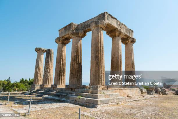 temple of apollo, corinth, greece - templo de apolo corinto imagens e fotografias de stock