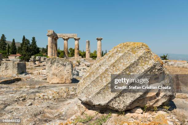 temple of apollo, corinth, greece - templo de apolo corinto imagens e fotografias de stock