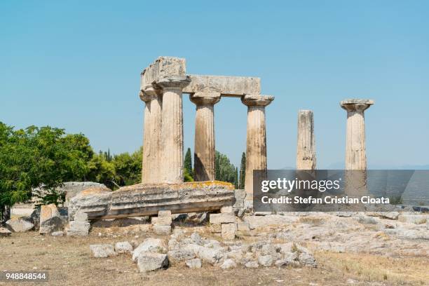 temple of apollo, corinth, greece - templo de apolo corinto imagens e fotografias de stock