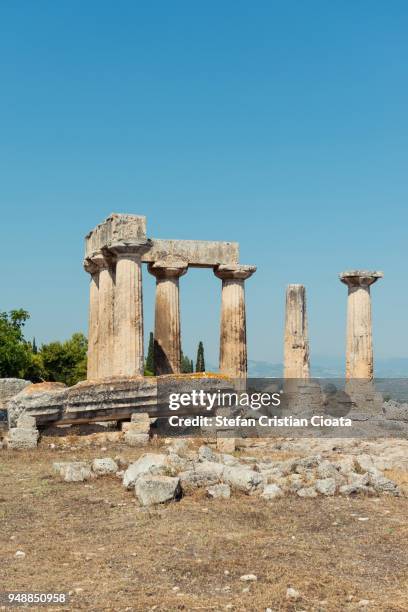 temple of apollo, corinth, greece - templo de apolo corinto imagens e fotografias de stock