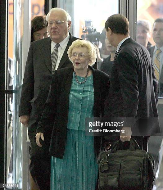 Former Illinois Governor George Ryan, left, wife Lura Lynn, center, and lead attorney Dan Web, right, enter the Dirksen Federal Building for the...