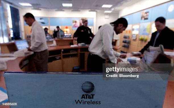 At&T Wireless Group Photos and Premium High Res Pictures - Getty Images