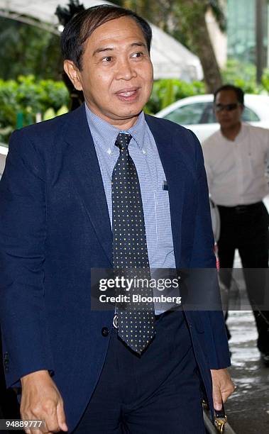 Aye Myint, Myanmar's deputy defense minister, arrives for the IISS Singapore Security Dialogue, in Singapore, on Friday, May 30, 2008. The...