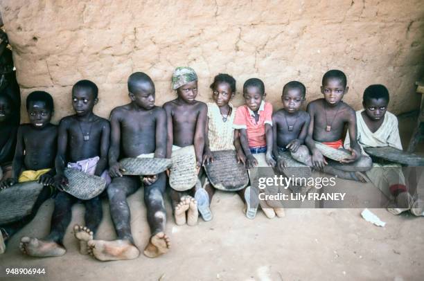 Enfants dans une école coranique à Bissau, en avril 1987, Guinée-Bissau.