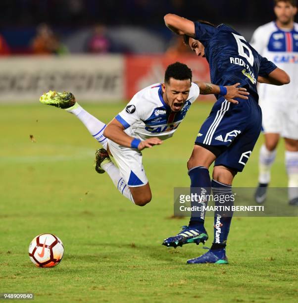 Chile's Universidad de Chile player Matias Rodriguez vies for the ball with Brazil's Cruzeiro Rafinha, during their 2018 Copa Libertadores football...