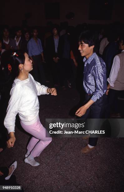 Pste de danse d'une boîte de nuit à Suzhou, en mai 1987, Chine.