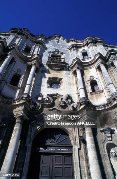 Façade du séminaire San Carlos en juin 1996, à La Havane, Cuba.