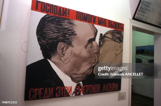 La peinture ?Mon Dieu, aide-moi à survivre à cet amour mortel? de Dmitri Vrubel, représentant le baiser entre Léonid Brejnev et Erich Honecker, dans...