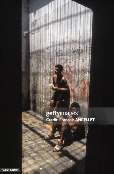 Cellule d'isolement d'une prison pour enfants à Rio de Janeiro, en novembre 1989, Brésil.