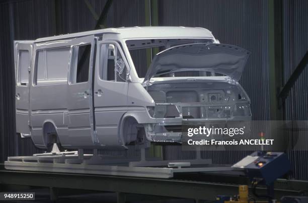 Carrosserie de camionnette dans une usine à Buenos Aires, en 1997, Argentine.