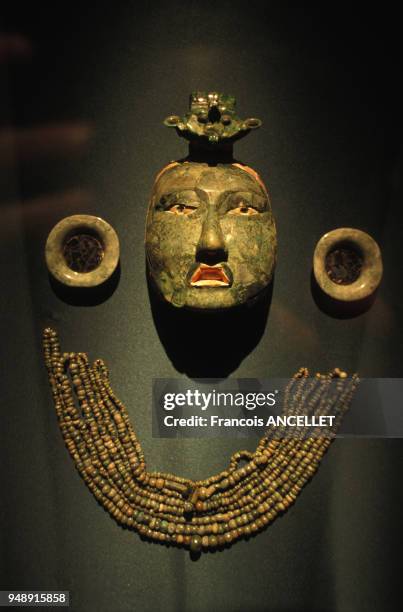 Masque funéraire Maya en jade au musée national d'anthropologie de Mexico, en 1998, Mexique.