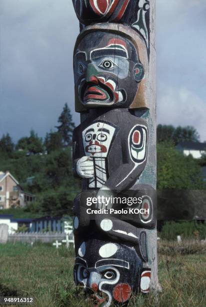 Totem amérindien Kwakwaka'wakw de Stanley Park, à Vancouver, au Canada, en octobre 1975.