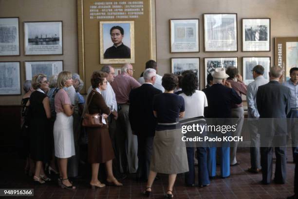 Touristes français dans le musée de Mao Tsé-Toung à Xi'an, en Chine, en 1978.