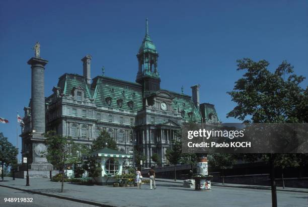 Hôtel de ville de Montréal, sur la place Jacques Cartier, au Canada en 1975.