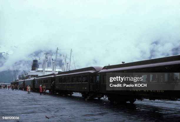 Train sur la jetée de Skagway en Alaska, aux Etats-Unis en 1975.