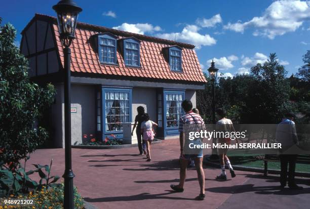 Toilettes publics du parc à thème EPCOT à Orlando, en décembre 1982, en Floride, Etats-Unis.