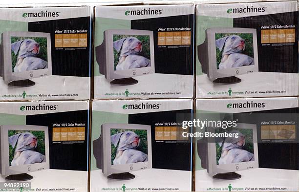 E Machine 2006 Emachines Photos and Premium High Res Pictures - Getty Images