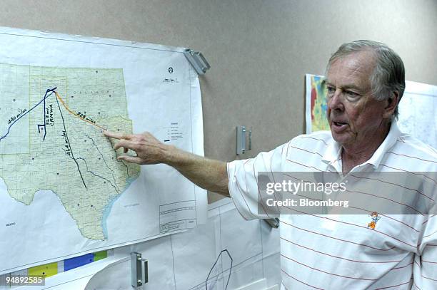 Boone Pickens, chairman of BP Capital LLC, is shown in his Dallas office Tuesday, August 31, 2004.