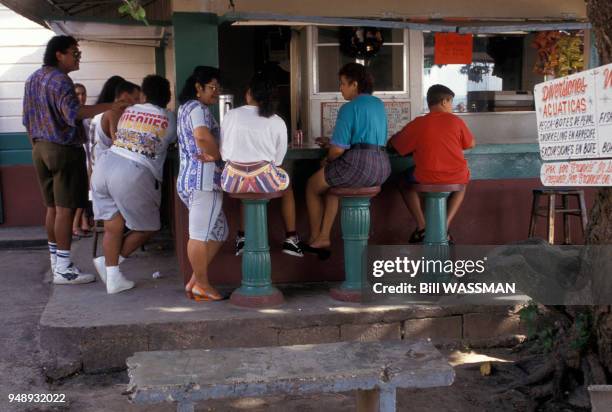 Snack-bar sur la plage de Boqueron, à Cabo Rojo, en janvier 1994, Porto Rico.