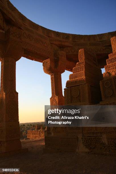 chowkundi tombs karachi - pakistan - chaukundi tombs stock pictures, royalty-free photos & images