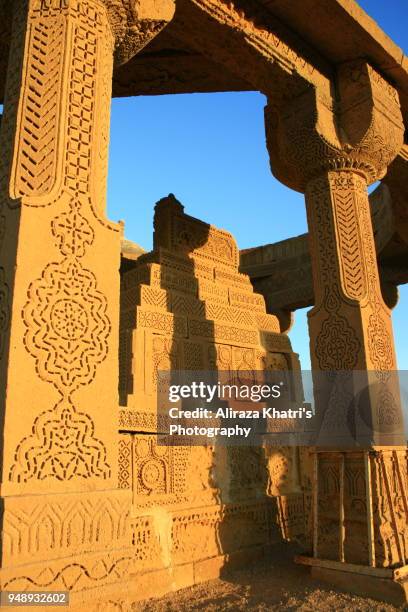 chowkundi tombs karachi - pakistan - chaukundi tombs stock pictures, royalty-free photos & images