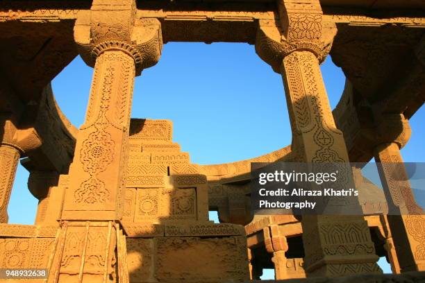 chowkundi tombs karachi - pakistan - chaukundi tombs stock pictures, royalty-free photos & images