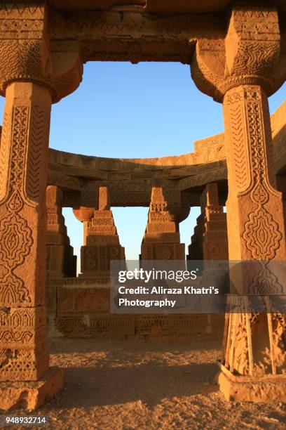 chowkundi tombs karachi - pakistan - chaukundi tombs stock pictures, royalty-free photos & images