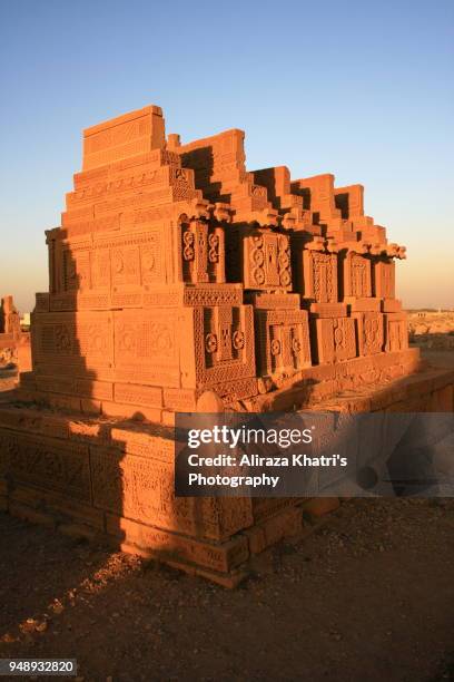 chowkundi tombs karachi - pakistan - chaukundi tombs stock pictures, royalty-free photos & images