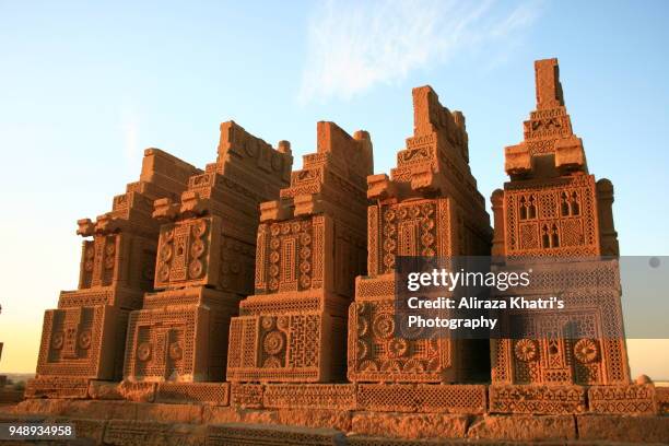 chowkundi tombs karachi - pakistan - chaukundi tombs stock pictures, royalty-free photos & images