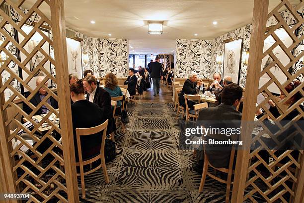 Patrons dine during lunch at Mia Dona in New York, U.S., on Monday, Feb. 25, 2008. The new restaurant is on 58th Street at 3rd Avenue and is the...