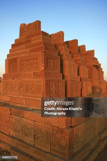 chowkundi tombs karachi - pakistan - chaukundi tombs stock pictures, royalty-free photos & images