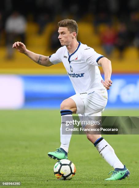 Robin Gosens of Atalanta BC in action during the serie A match between Benevento Calcio and Atalanta BC at Stadio Ciro Vigorito on April 18, 2018 in...