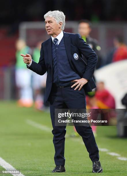 Gian Piero Gasperini coach of Atalanta BC during the serie A match between Benevento Calcio and Atalanta BC at Stadio Ciro Vigorito on April 18, 2018...