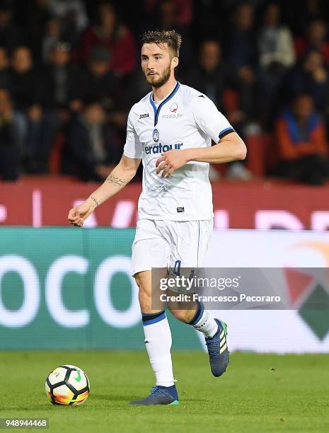 Bryan Cristante of Atalanta BC in action during the serie A match between Benevento Calcio and Atalanta BC at Stadio Ciro Vigorito on April 18, 2018...