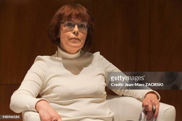 Elena Tchijova, romancière et femme de lettres russe qui a obtenu le prix Booker russe en 2009 pour son livre Le Temps des femmes, au Salon du Livre...