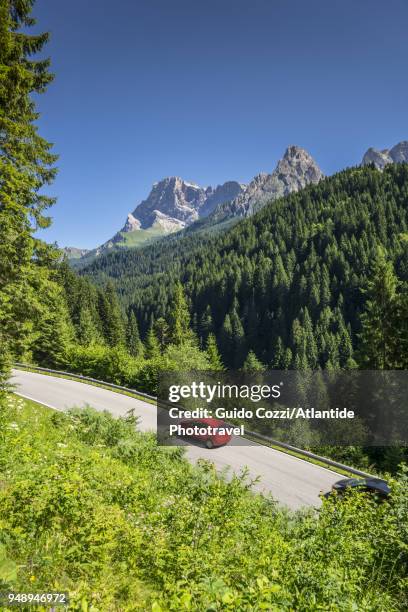 cars along the road from mezzano and pale di san martino - cars on a road sunny photos et images de collection