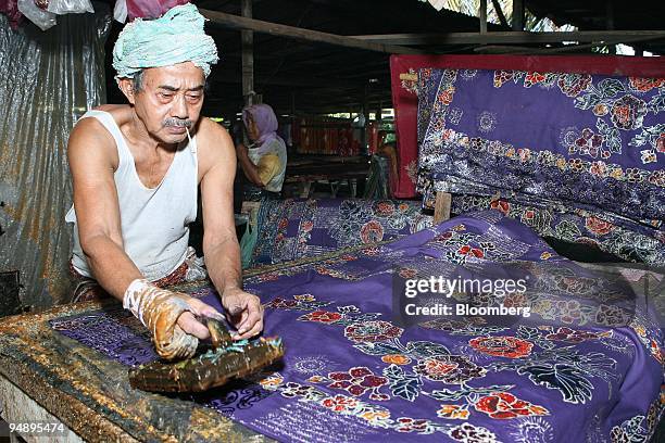 Craftsman prints batik at a batik fabric workshop in Kota Bharu, Kelantan, Malaysia, on Thursday, Feb. 21, 2008. In the northeastern Malaysian state...