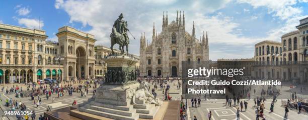 piazza del duomo, the cathedral and equestrian monument to vittorio emanuele ii - torenspits stockfoto's en -beelden
