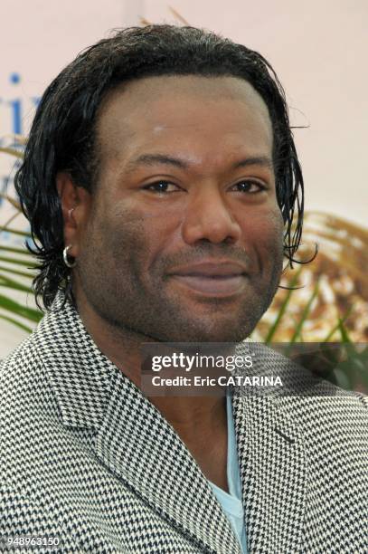 Christopher Judge plays in the US TV program 'Stargate'.