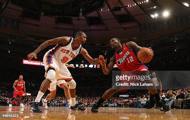 Al Thornton of the Los Angeles Clippers goes up against Jonathan Bender of the New York Knicks at Madison Square Garden on December 18, 2009 in New...