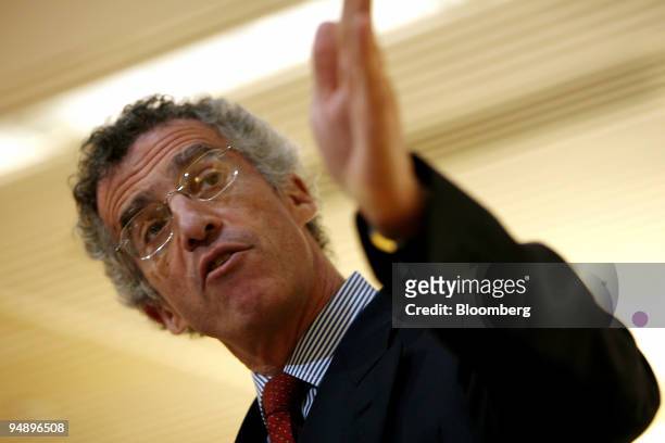 Frederic Mishkin, governor of the U.S. Federal Reserve, speaks at the Dartmouth College Tuck School of Business in Hanover, New Hampshire, U.S., on...
