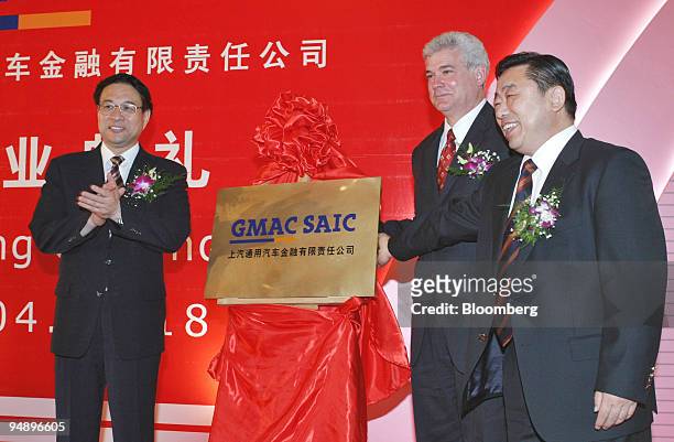 Shanghai Vice Mayor Feng Guoqin, left, William F. Muir, president of General Motors Acceptance Corporation, center, and Hu Maoyuan, president of...