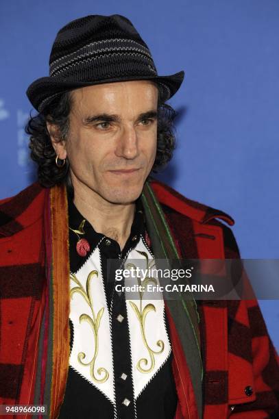 Actor Day Actor Daniel Day Lewis Day Lewis Photos and Premium High Res Pictures ...