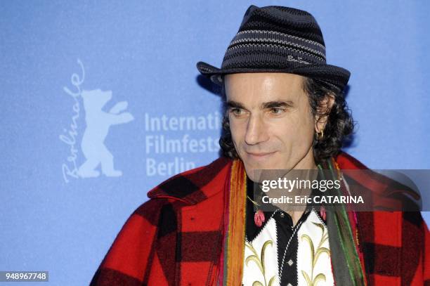 Actor Day 4,459 Actor Daniel Day Lewis Day Lewis Stock Photos, High-Res Pictures ...