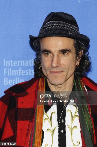 Actor Day Actor Daniel Day Lewis Day Lewis Photos and Premium High Res Pictures ...