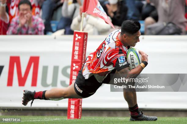 Timothy Lafaele of the Sunwolves dives to score a try during the Super Rugby Round 9 match between the Sunwolves and the Blues at the Prince Chichibu...