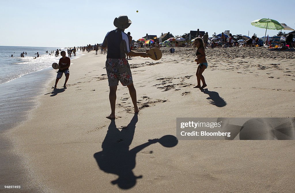 Adam Zivitofsky plays paddleball with his son Jack on Main B