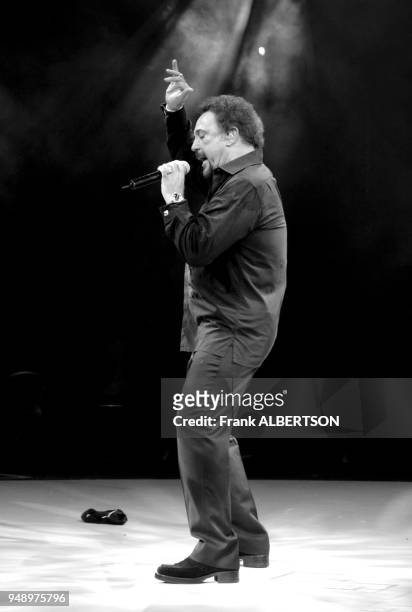 Tom Jones performing live at Westbury Music Fair. Nov 12, 2005. Credit:Frank Albertson.