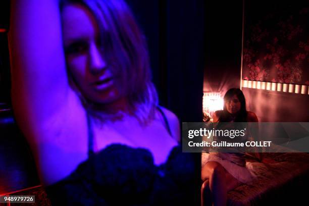 Lucia and Carly work as prostitutes in Paradise Club in Wellington. It is due to the lack of money that these girls, hardly taken out of their...